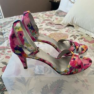 Pretty springtime sandals